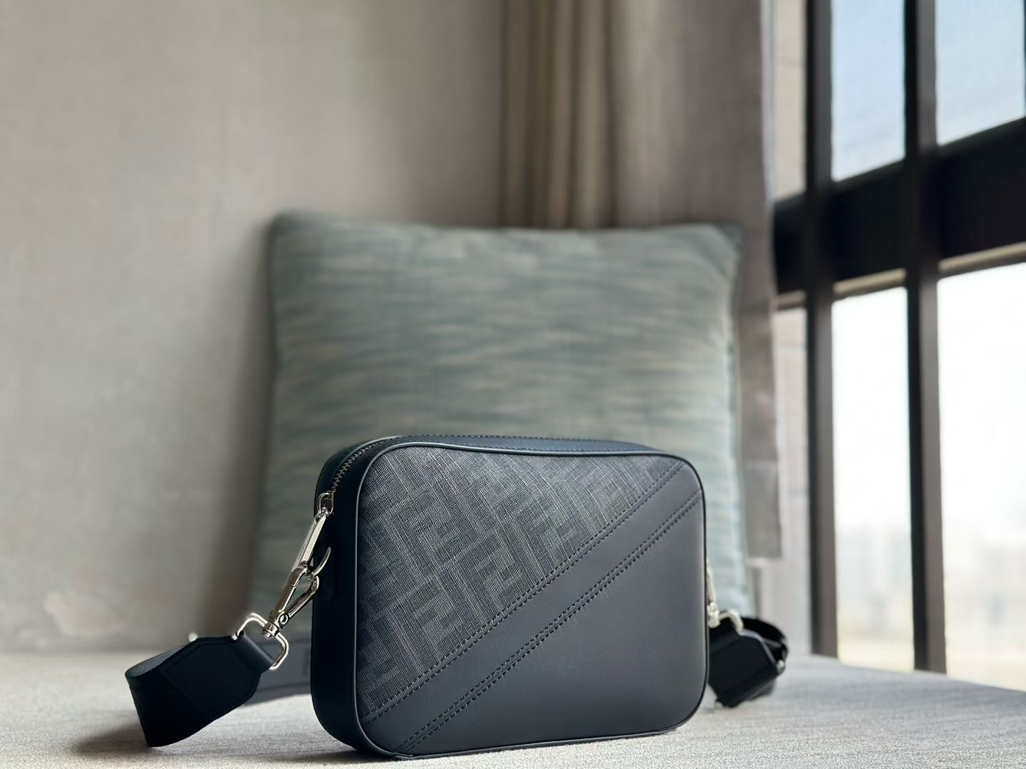 펜디 디아고날FF 크로스백 22x15x5cm